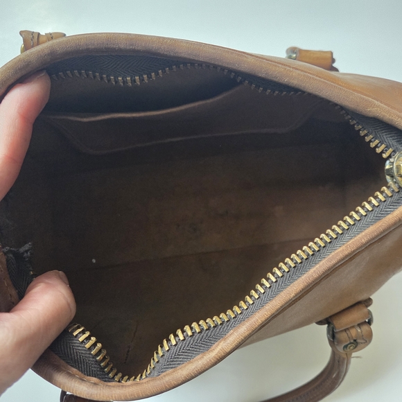 Classic Tan Leather Men's Bag - Picture 6 of 7